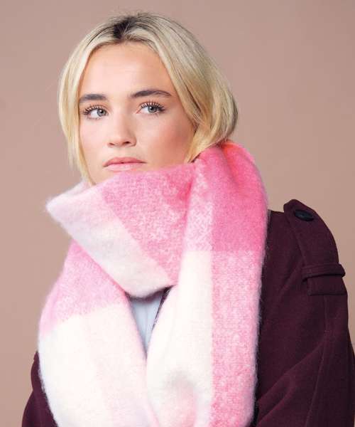 Fluffy check scarf